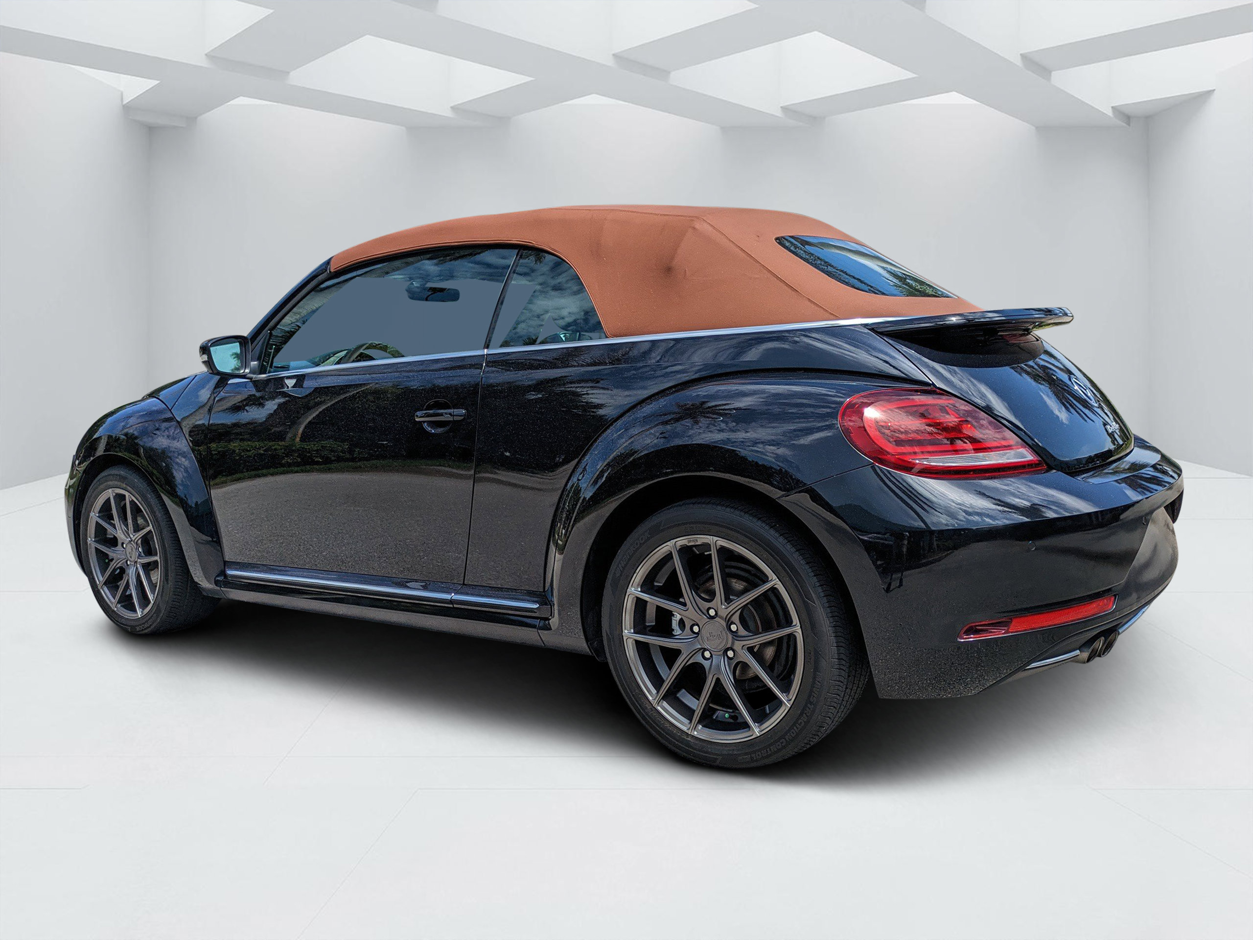 Used 2019 Volkswagen Beetle 2.0T S FWD image 5