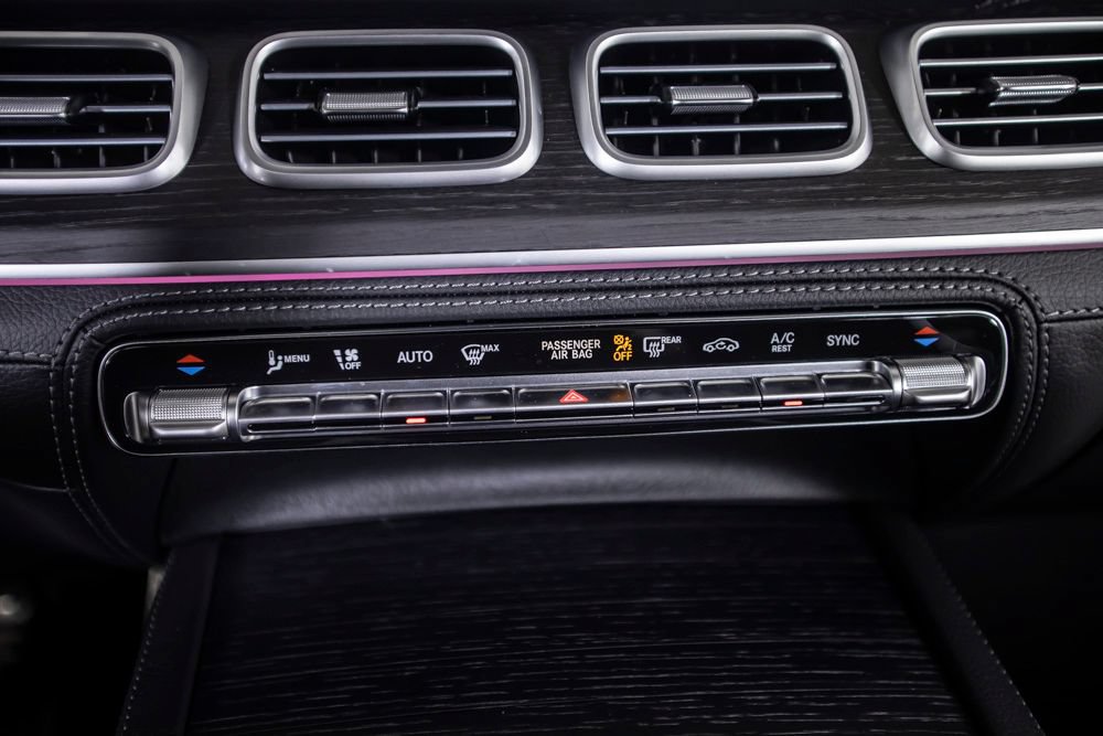 Used 2025 Mercedes-Benz GLS 580 4MATIC image 33