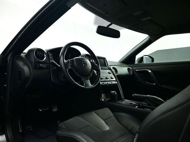 Used 2012 Nissan GT-R Premium image 35