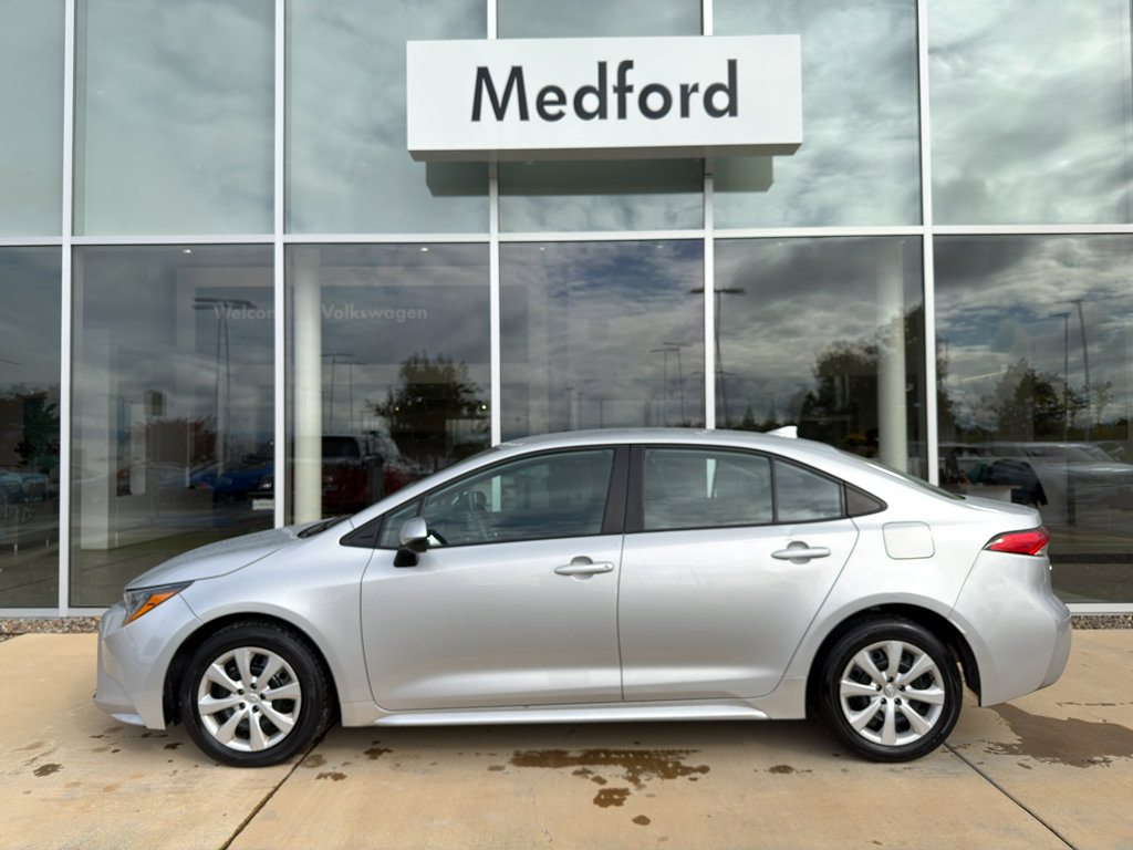 Used 2023 Toyota Corolla LE image 2