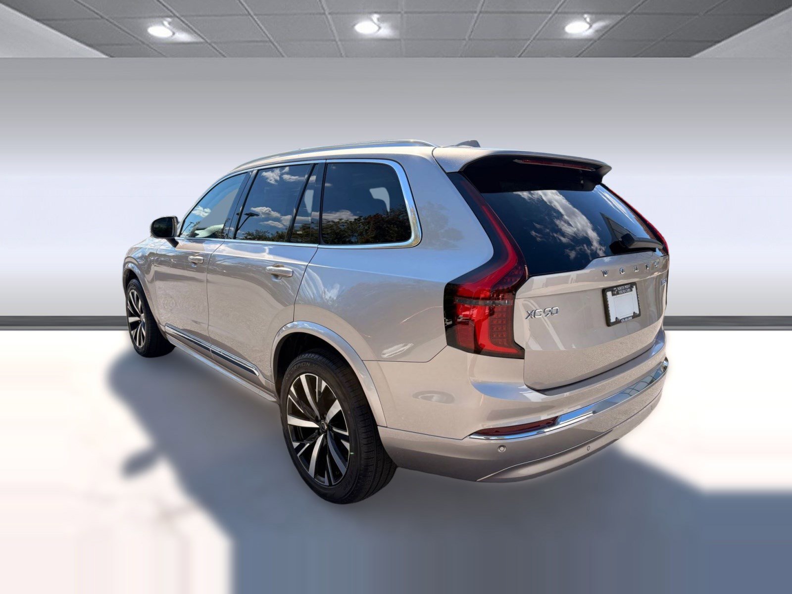 Certified 2026 Volvo XC90 B5 Core w/ Protection Package AWD/4WD image 3