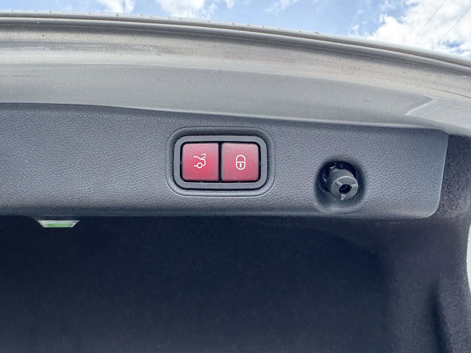 Certified 2020 Mercedes-Benz E 450 4MATIC Sedan image 25