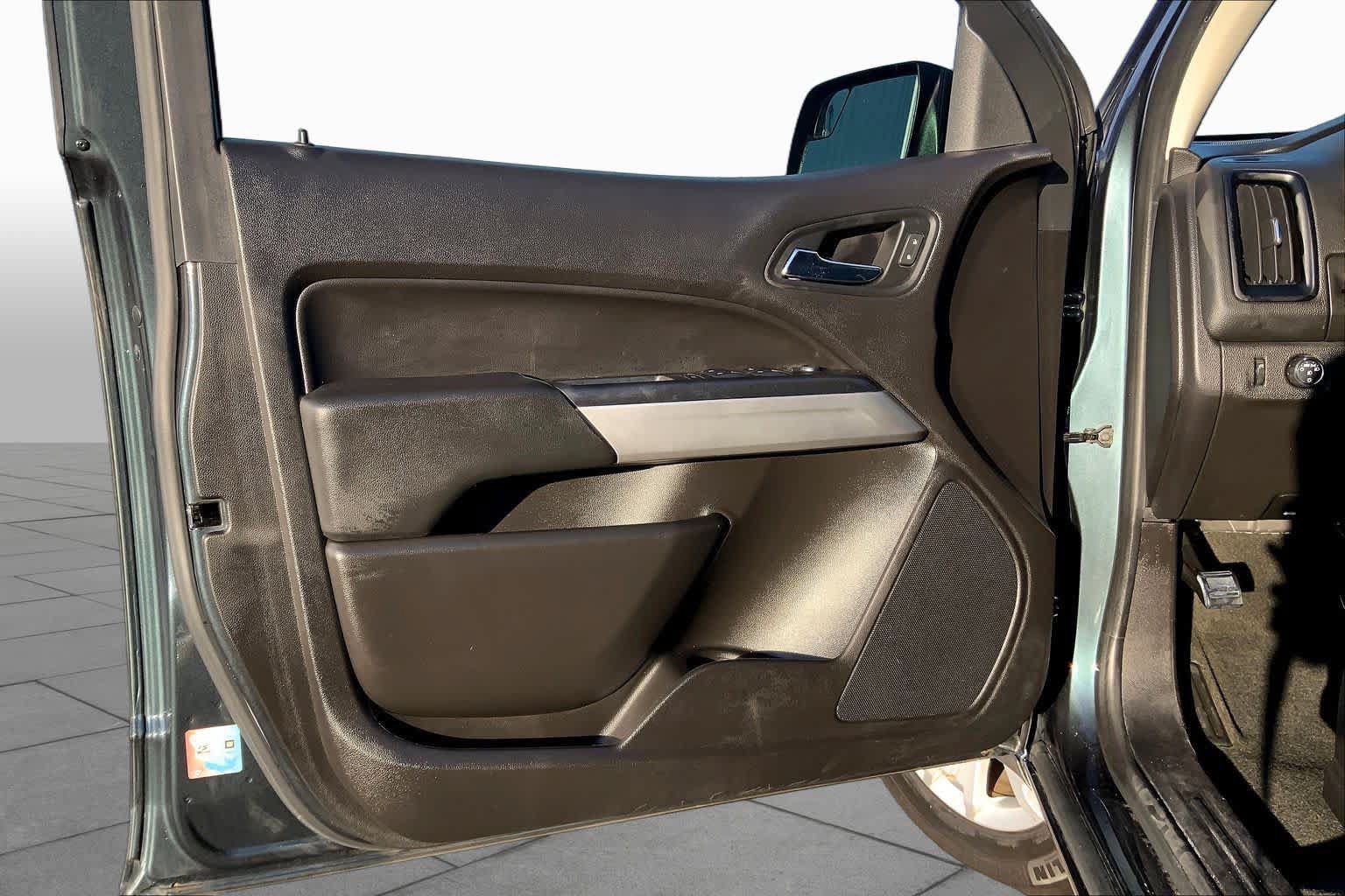 Used 2018 Chevrolet Colorado LT w/ Luxury Package, Chrome RWD image 20