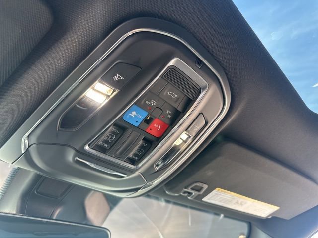 Used 2025 Jeep Grand Cherokee Altitude image 39