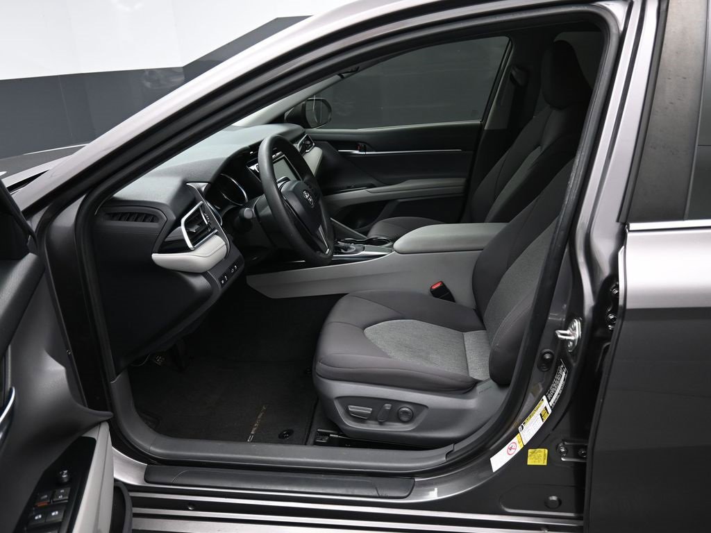 Certified 2018 Toyota Camry LE image 9