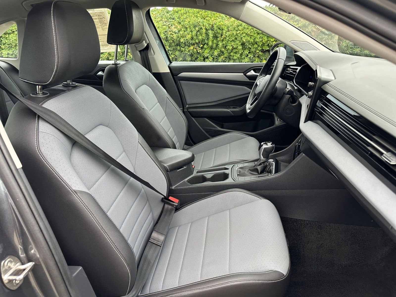 Used 2025 Volkswagen Jetta SE image 38