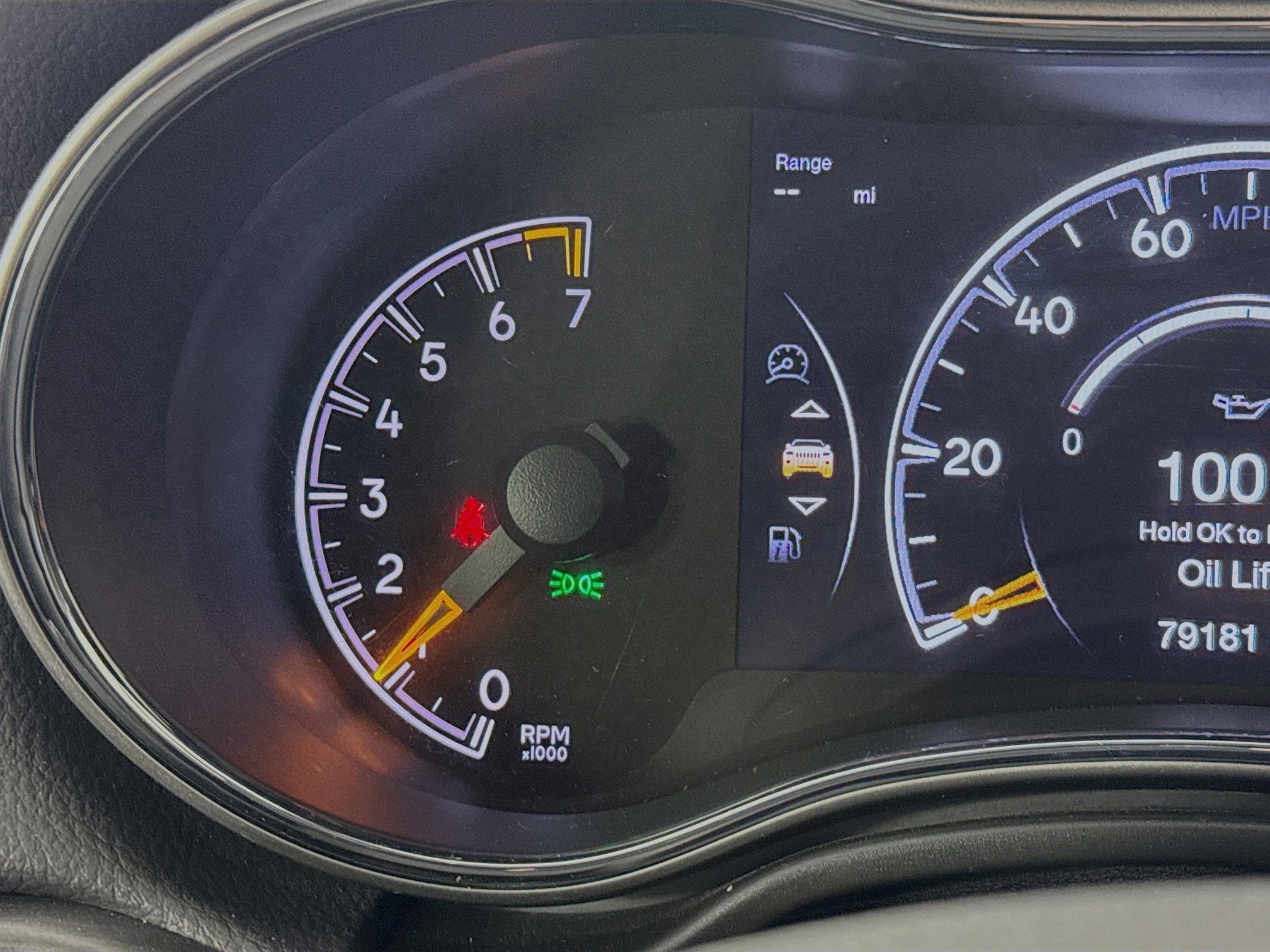 Used 2021 Jeep Grand Cherokee Laredo X image 12