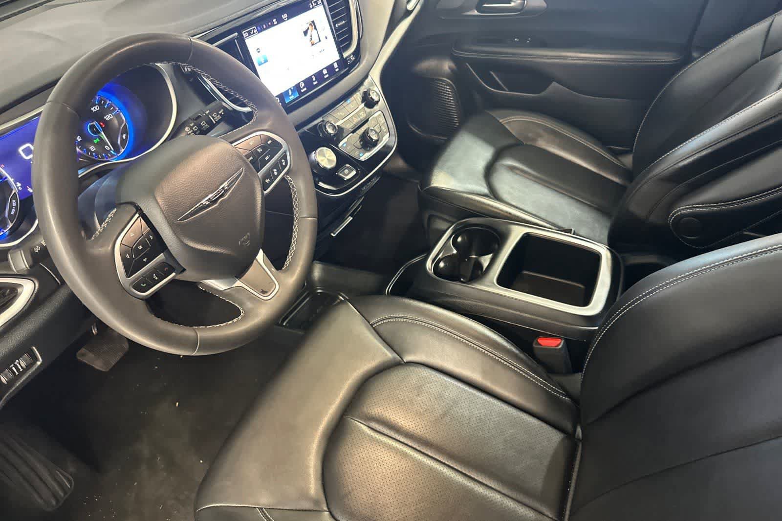 Used 2025 Chrysler Pacifica Select FWD image 14