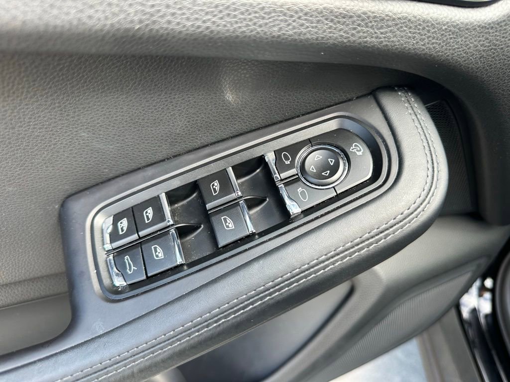 Certified 2023 Porsche Macan Turbo AWD/4WD image 21