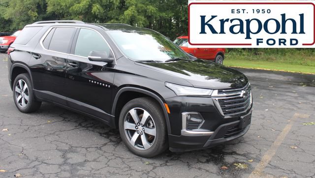 Used 2023 Chevrolet Traverse LT w/ LT Premium Package AWD/4WD image 1