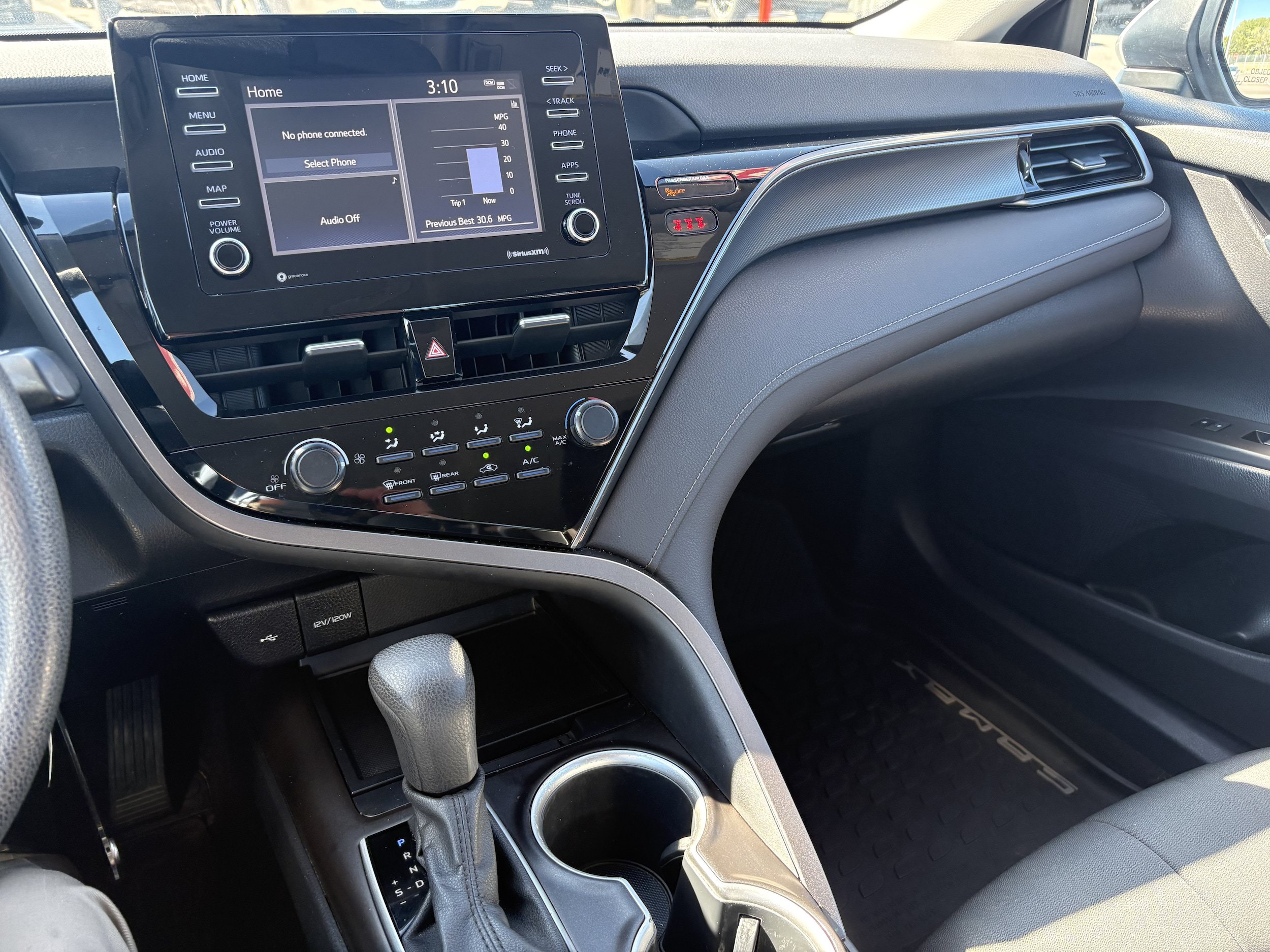 Used 2021 Toyota Camry LE AWD/4WD image 9