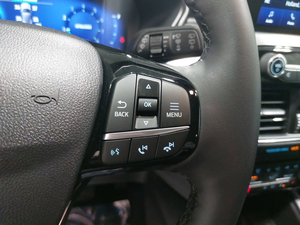 Used 2022 Ford Escape Titanium w/ Class II Trailer Tow Package image 18