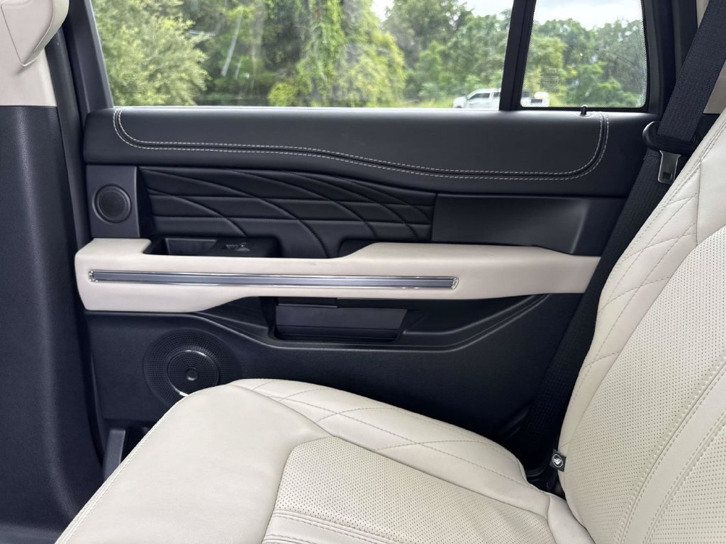 Used 2021 Ford Expedition Platinum AWD/4WD image 16