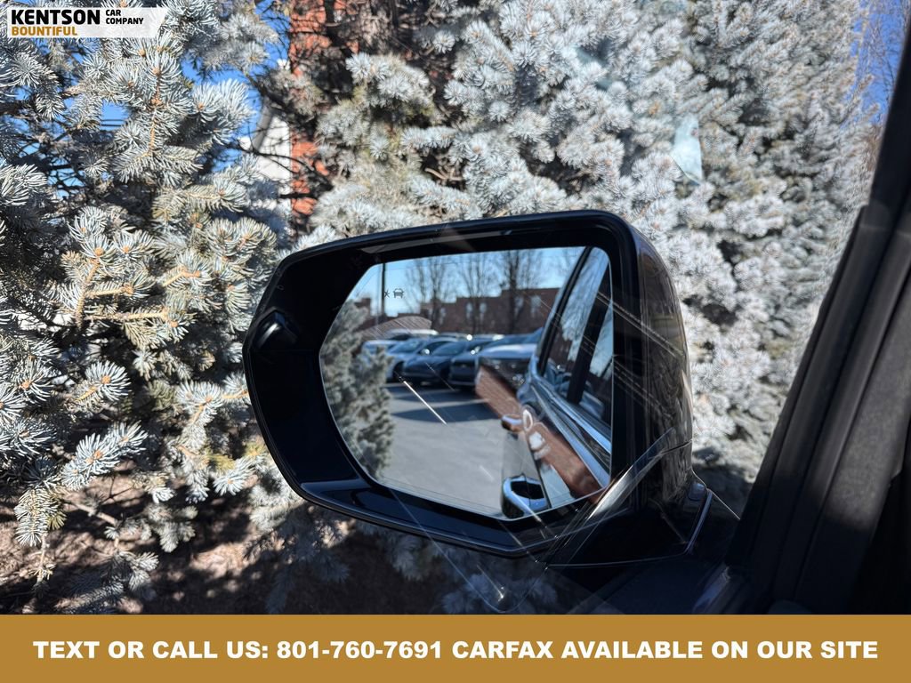 Used 2025 GMC Yukon Denali w/ Sun & Power Step Package image 24