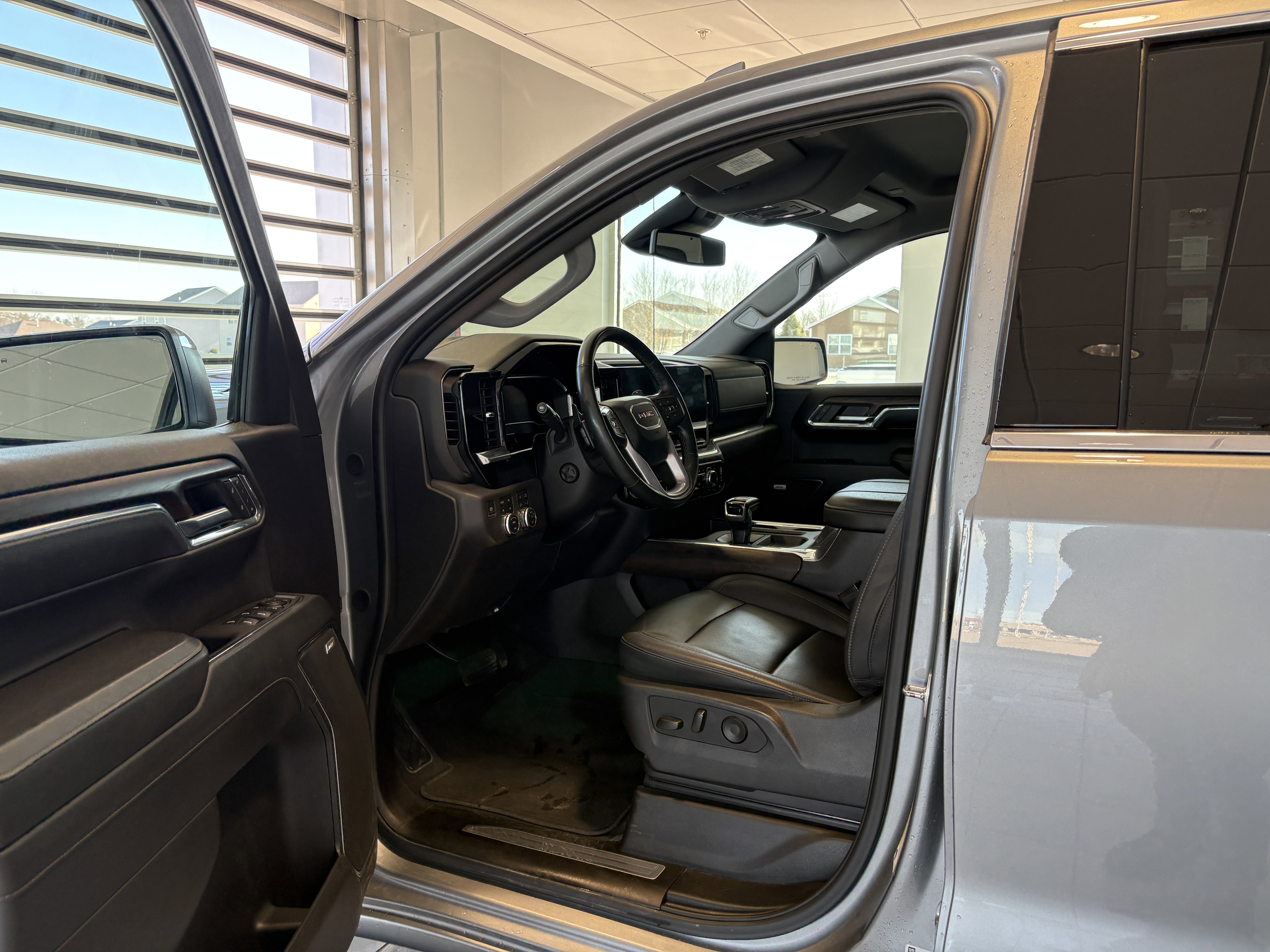 Used 2024 GMC Sierra 1500 SLT w/ SLT Premium Plus Package image 9