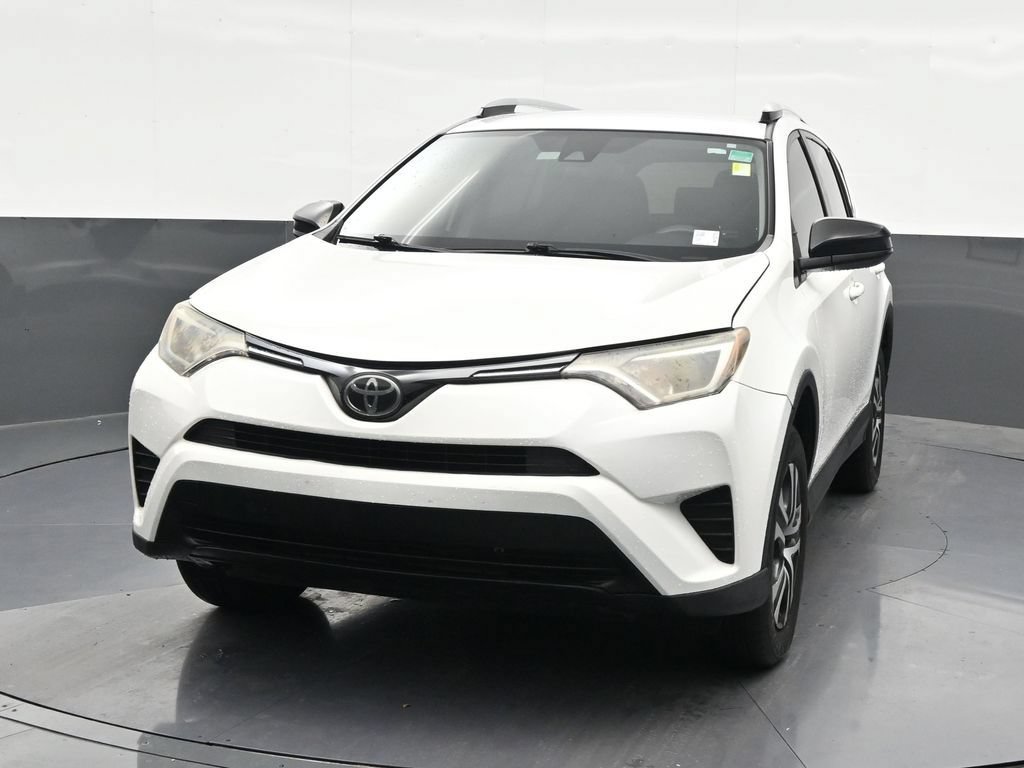 Used 2018 Toyota RAV4 LE FWD image 9
