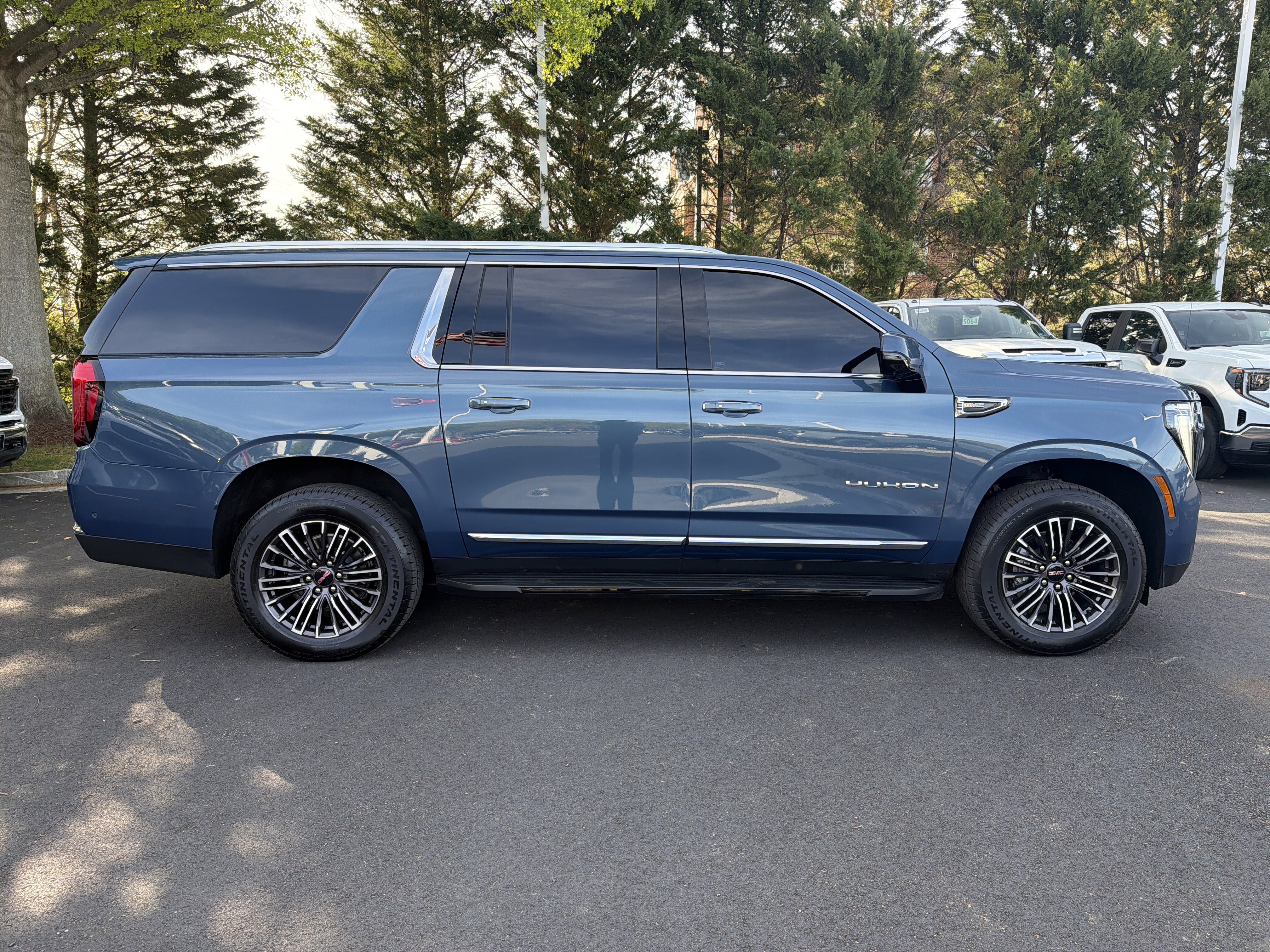 Used 2026 GMC Yukon XL Elevation image 11