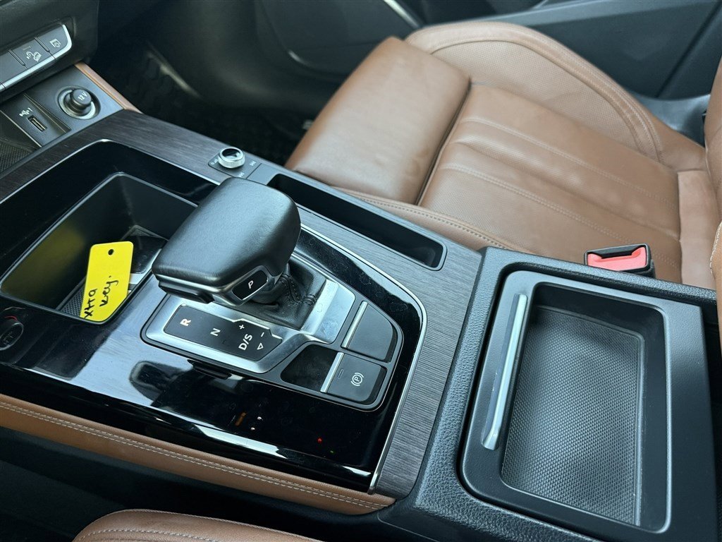 Used 2022 Audi Q5 e Premium Plus w/ Premium Plus Package image 32