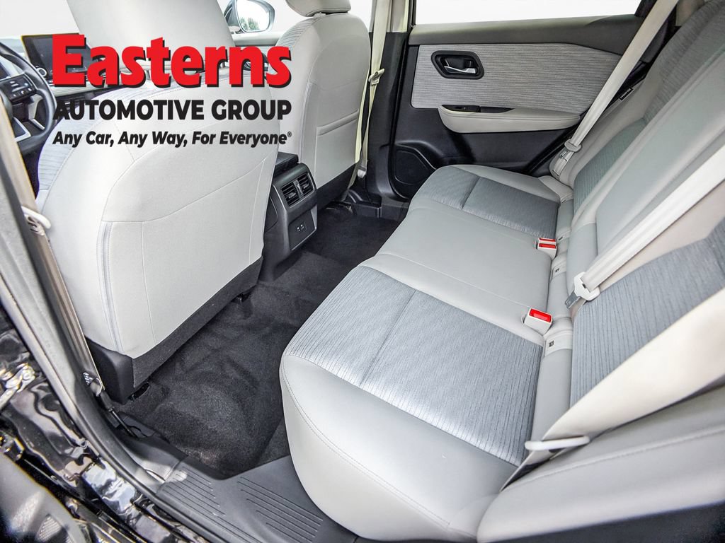 Used 2023 Nissan Rogue SV AWD/4WD image 19