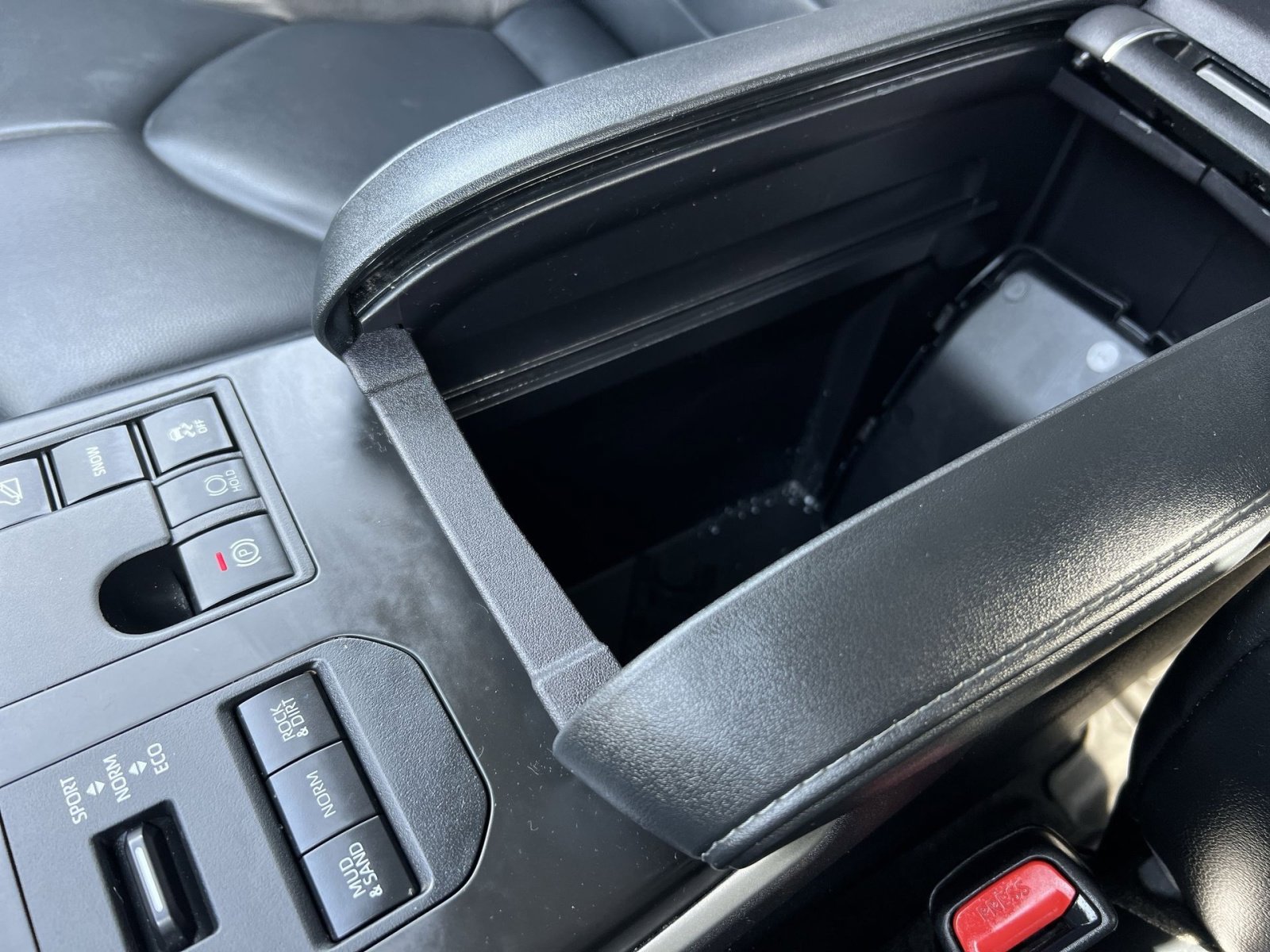 Used 2023 Toyota Highlander XLE image 22
