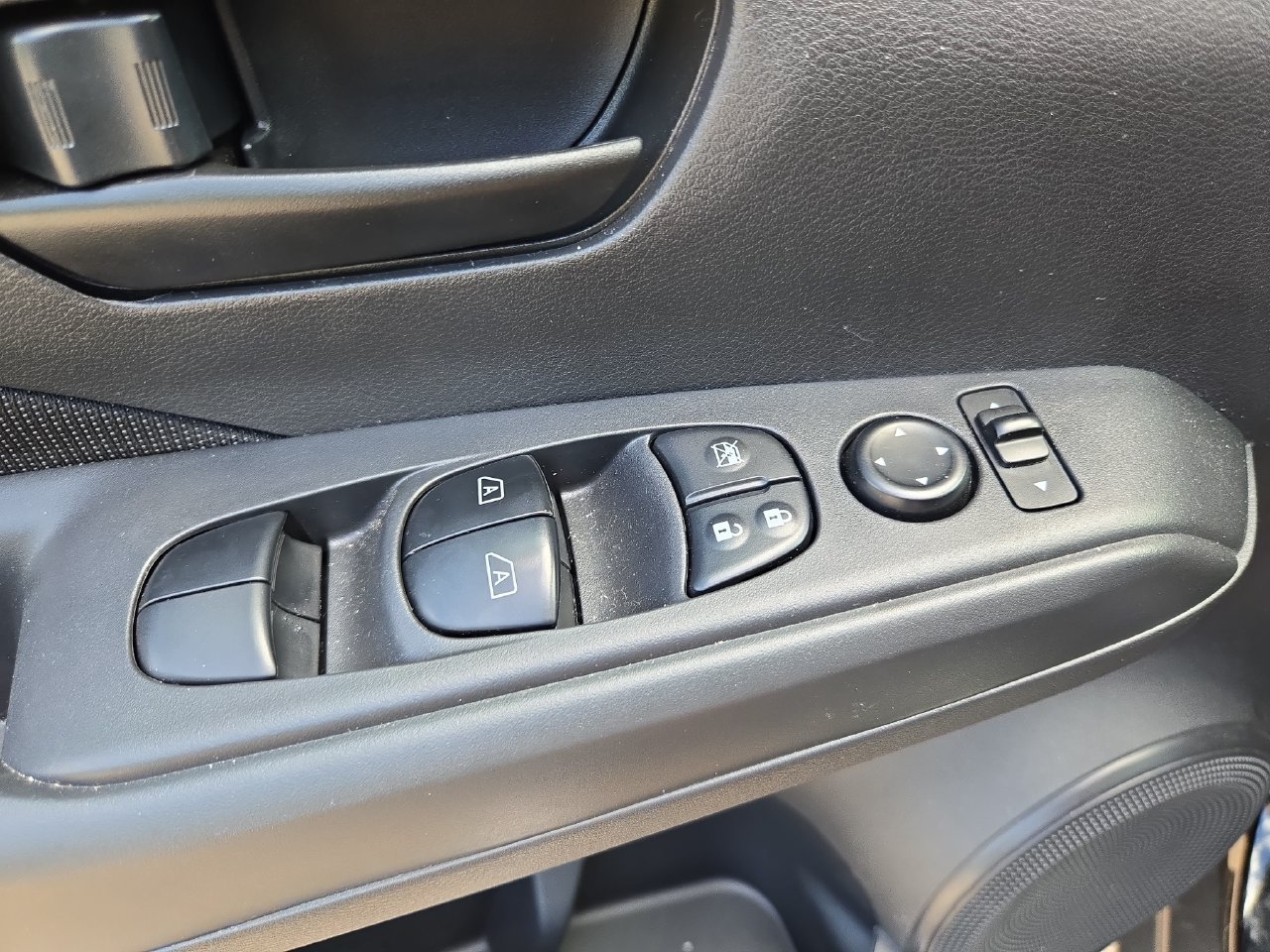 Used 2025 Nissan Kicks Play S FWD image 20
