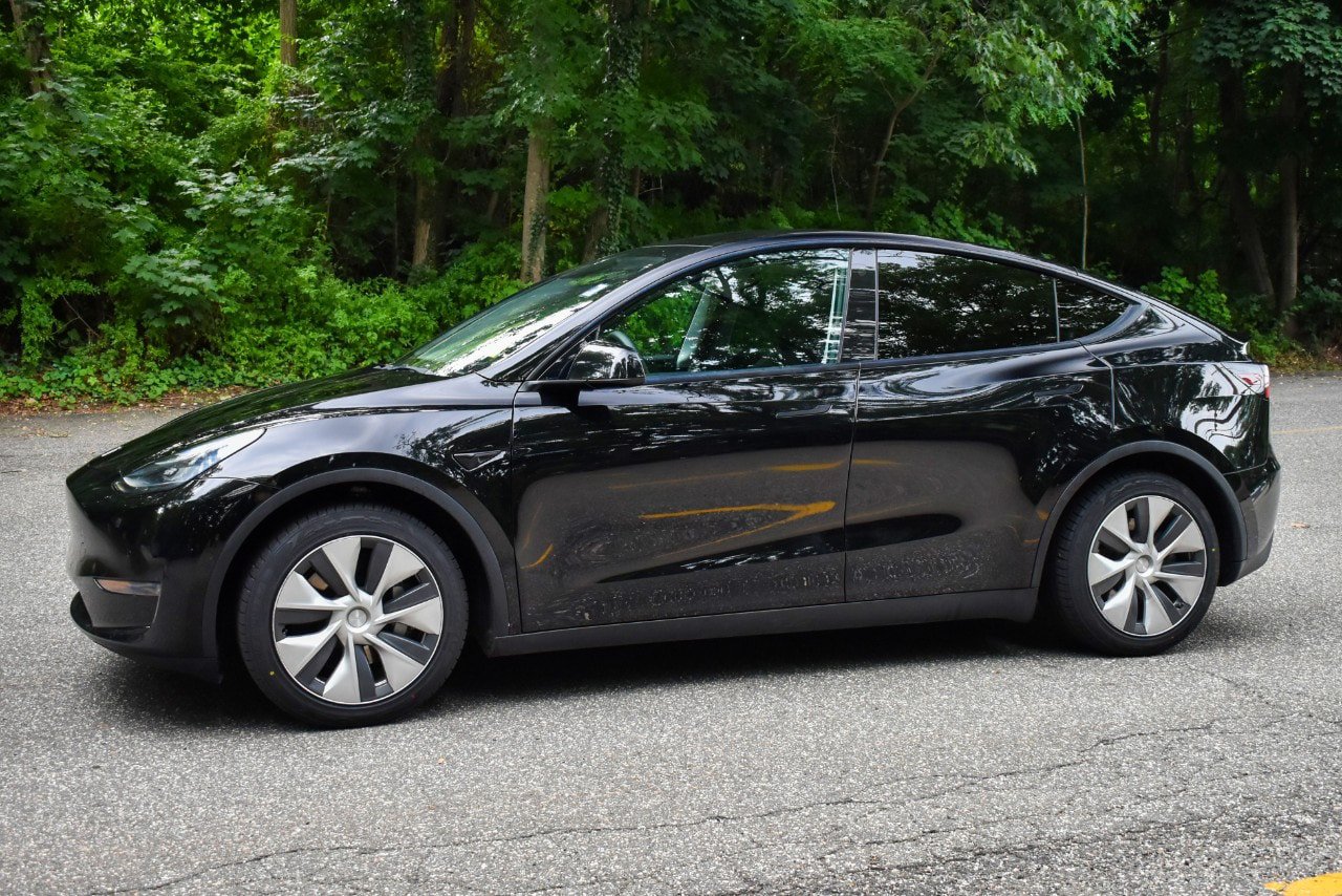 Used 2021 Tesla Model Y 2WD image 3