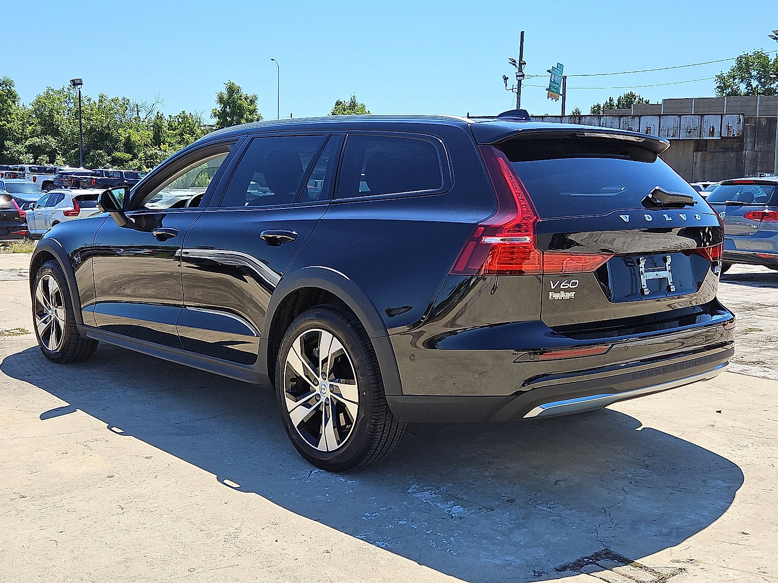 Certified 2024 Volvo V60 B5 Cross Country Plus image 4