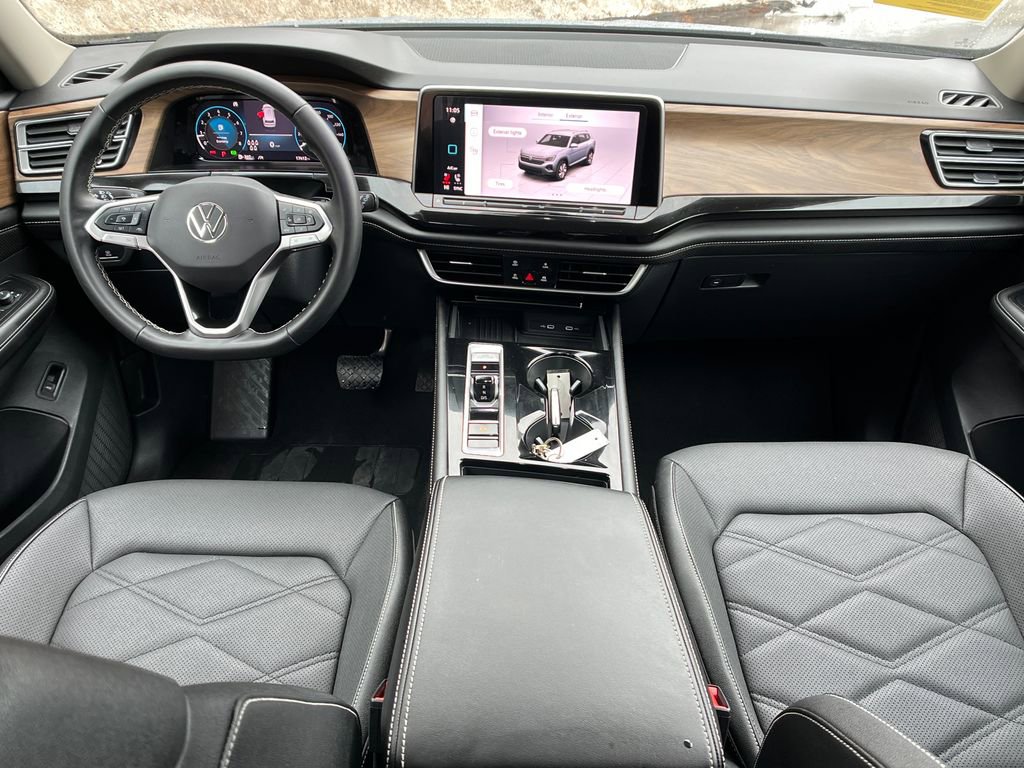 Used 2025 Volkswagen Atlas SE image 13