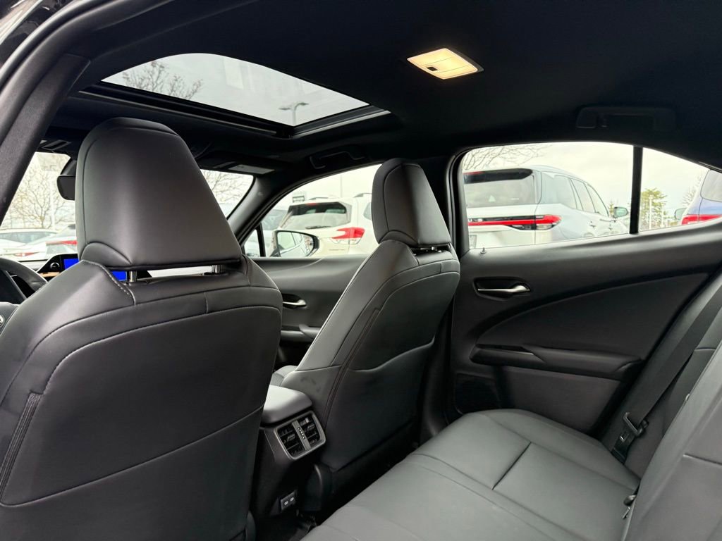 Used 2023 Lexus UX 250h 250h Premium image 16