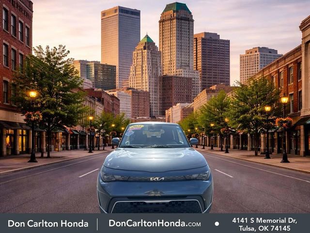 Used 2025 Kia Soul LX image 2