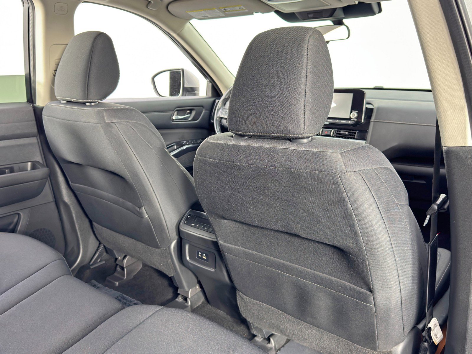 Used 2022 Nissan Pathfinder SV image 33