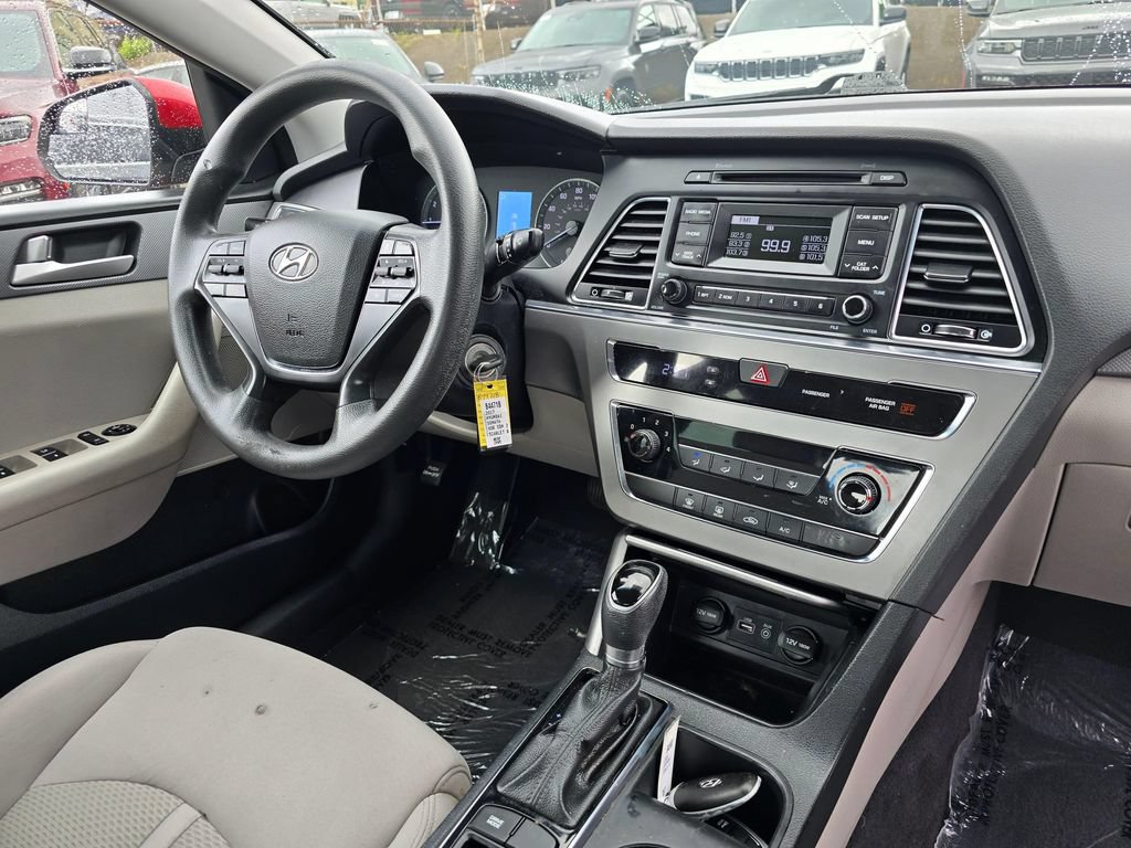 Used 2017 Hyundai Sonata SE FWD image 9