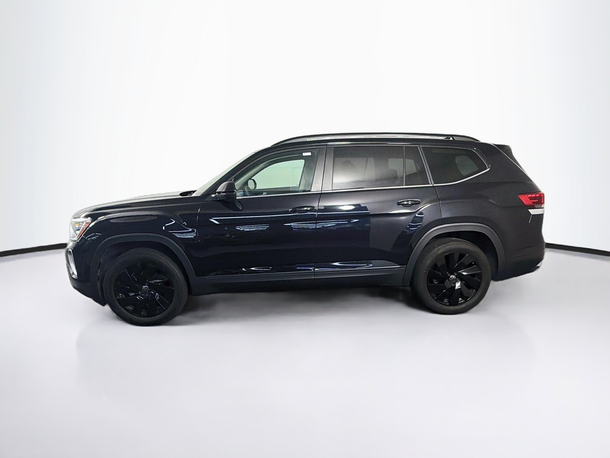Used 2025 Volkswagen Atlas SE FWD image 4