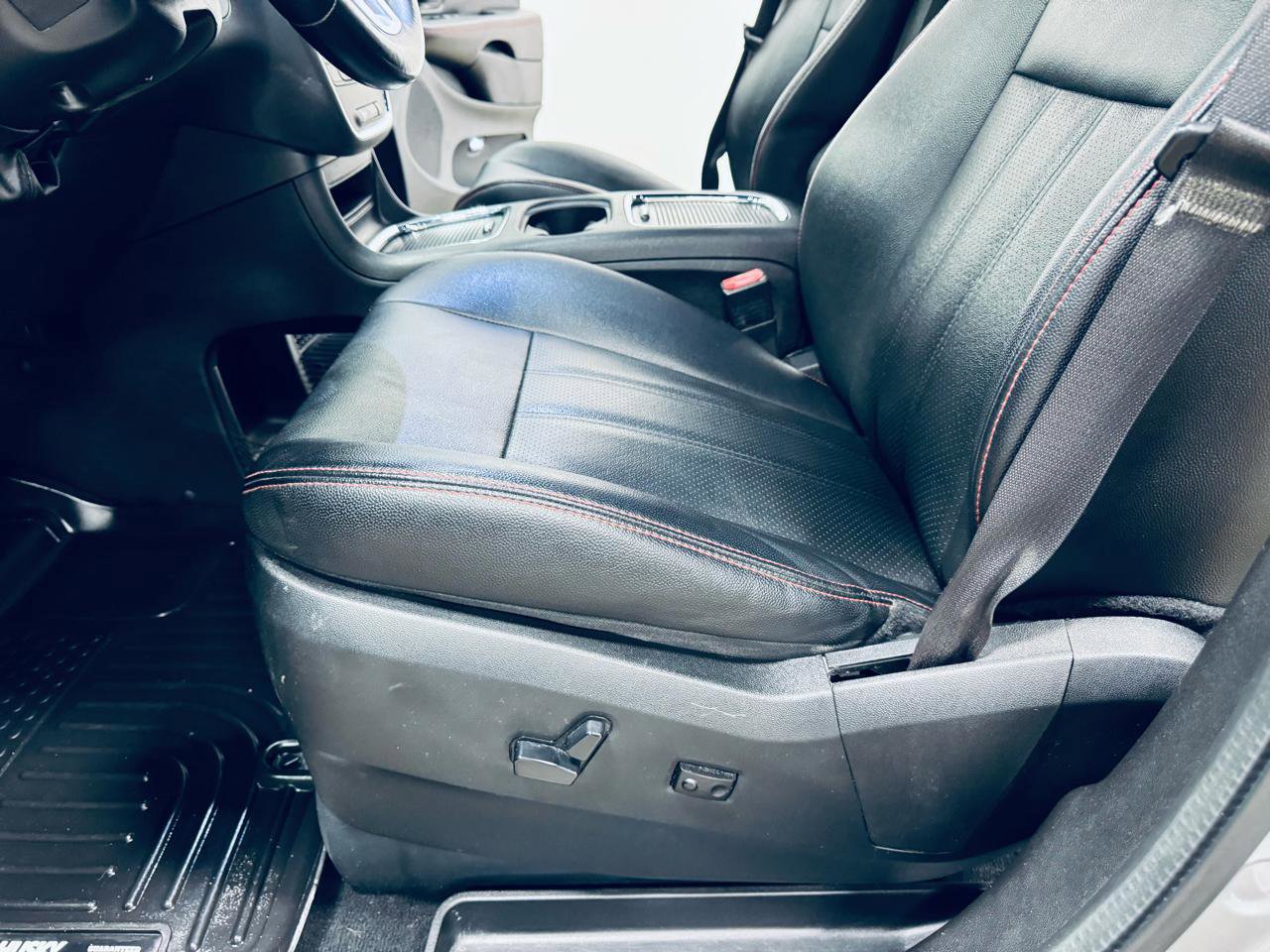 Used 2018 Dodge Grand Caravan GT image 31