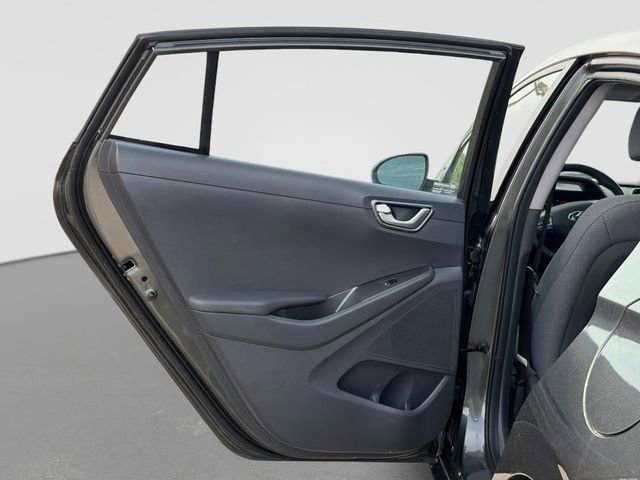 Used 2022 Hyundai Ioniq SE FWD image 11