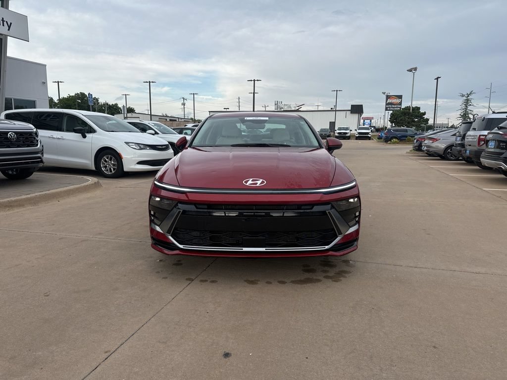 Used 2025 Hyundai Sonata SEL FWD image 2