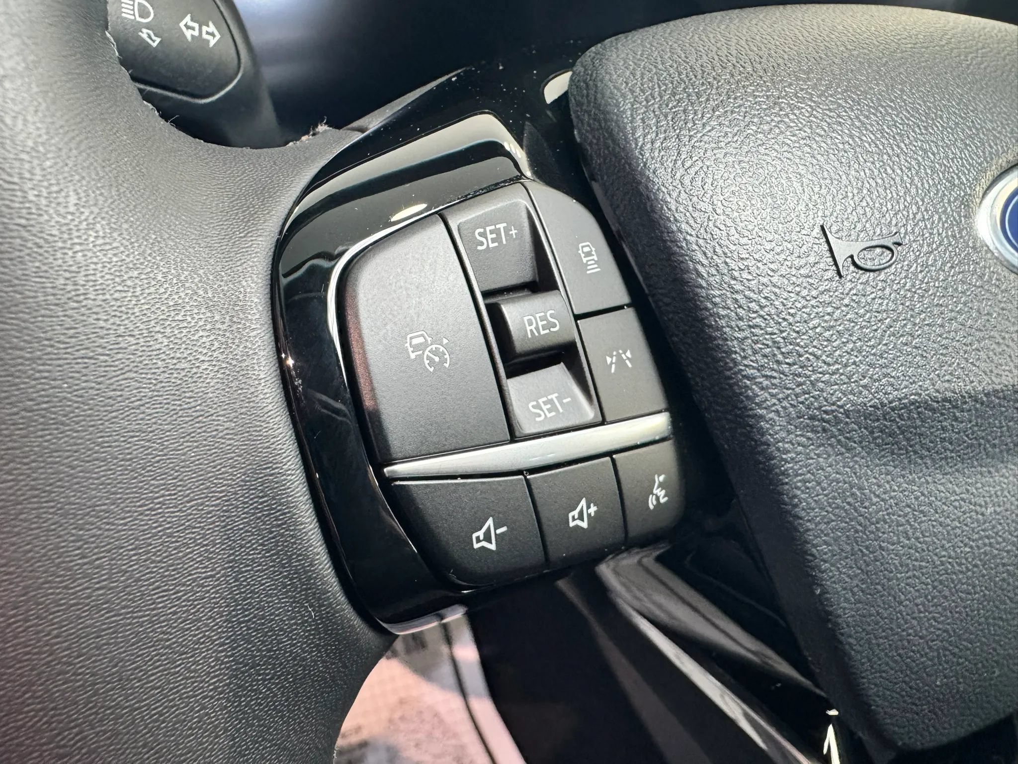 Used 2023 Ford Escape Platinum w/ Premium Technology Package AWD/4WD image 26