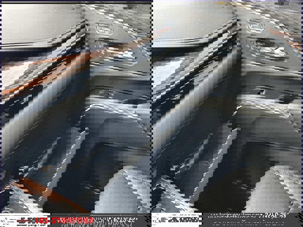 Used 2023 Cadillac Escalade Luxury w/ LPO, Illumination Package image 35