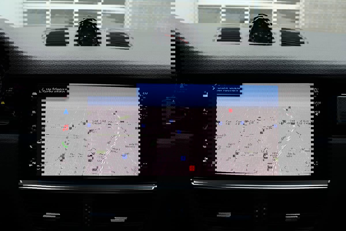 Used 2022 Porsche Cayenne Platinum Edition image 17