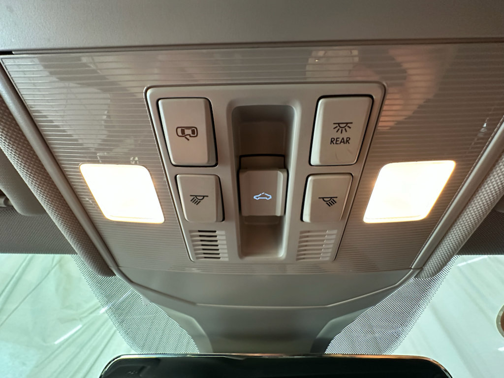 Used 2024 Volkswagen Jetta SE FWD image 32
