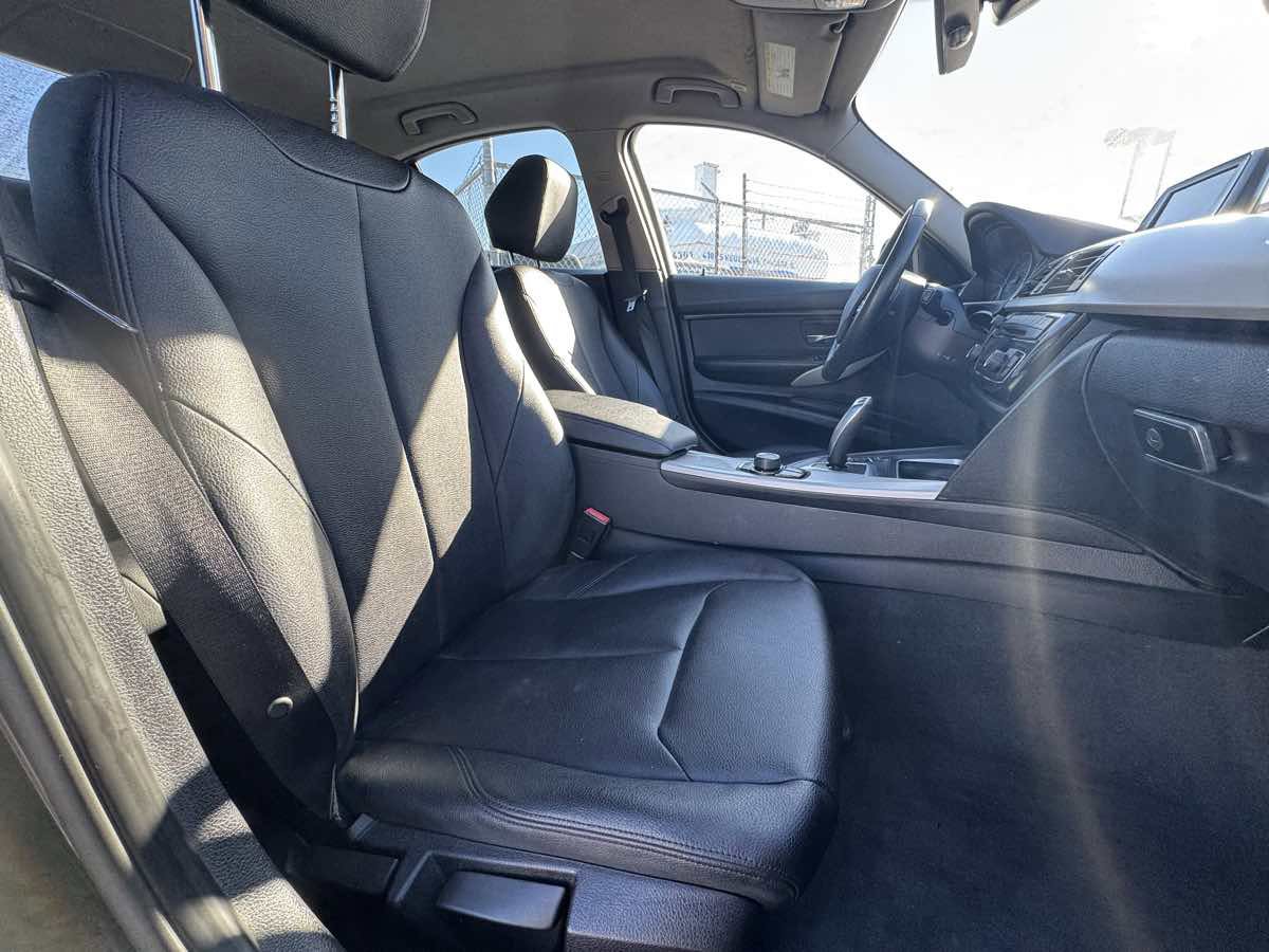 Used 2016 BMW 320i Sedan RWD image 21