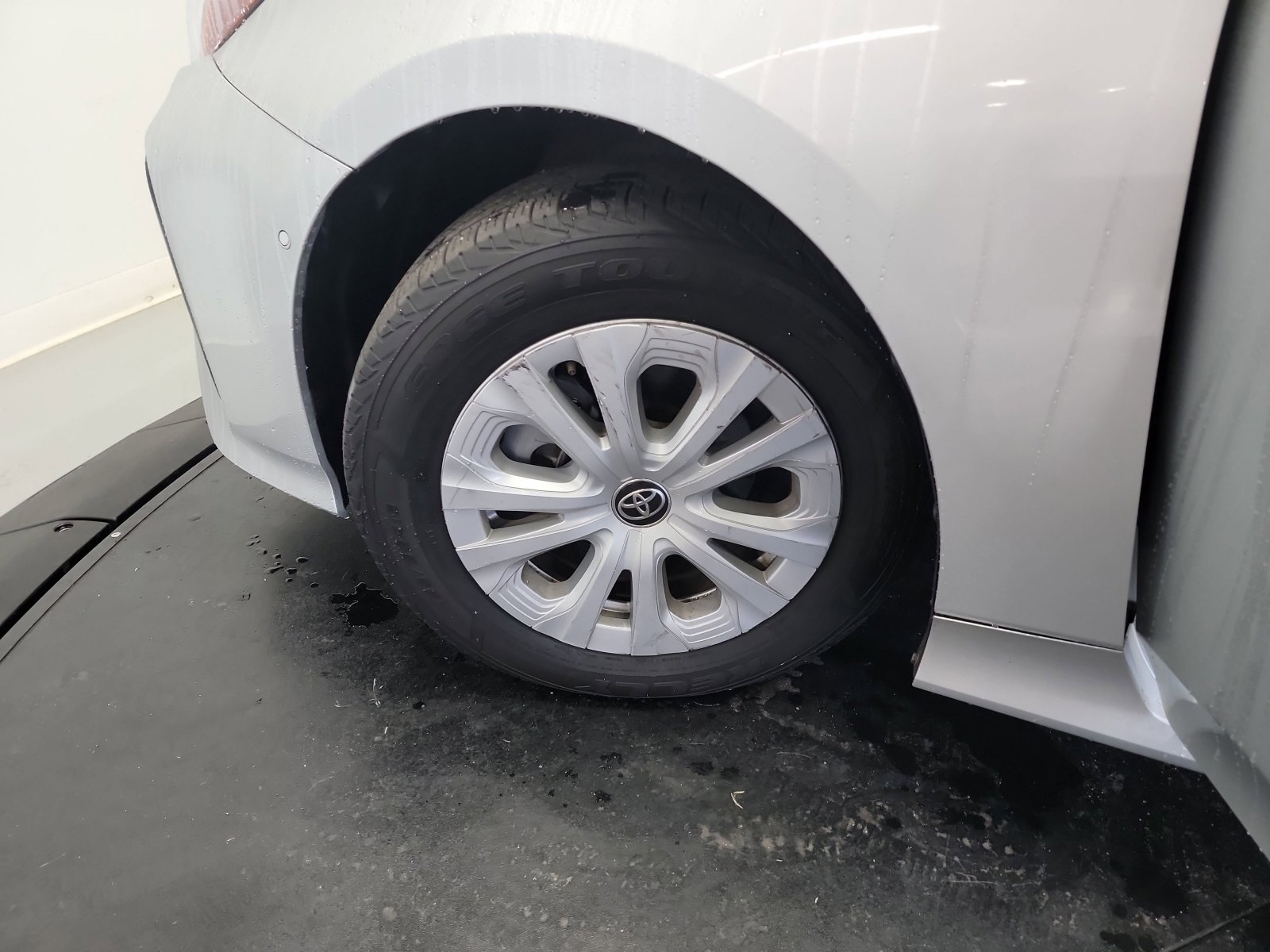 Used 2022 Toyota Prius LE FWD image 29