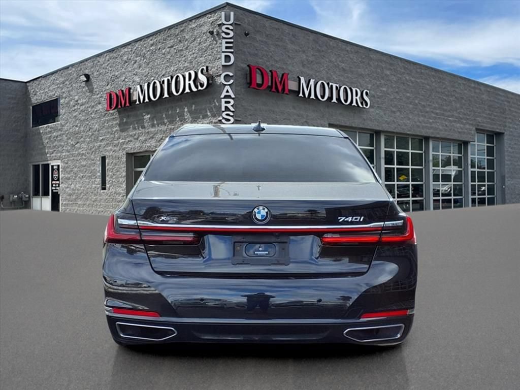 Used 2021 BMW 740i xDrive w/ Premium Package AWD/4WD image 4