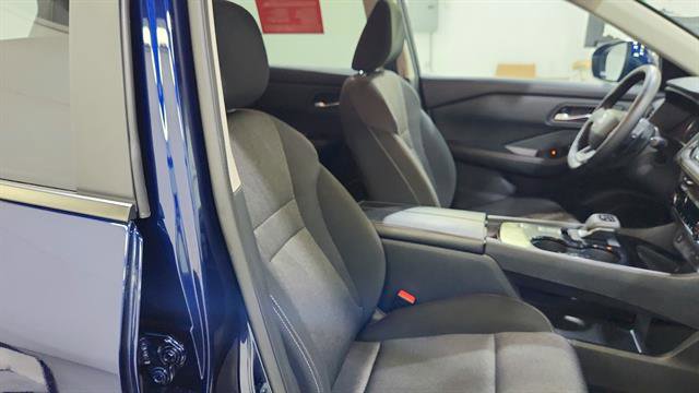 Certified 2025 Nissan Rogue SV image 23