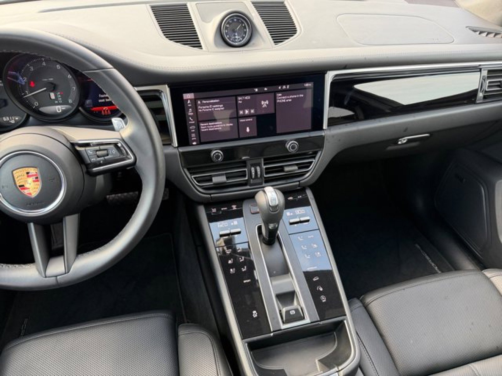 Used 2023 Porsche Macan w/ Premium Package Plus image 14