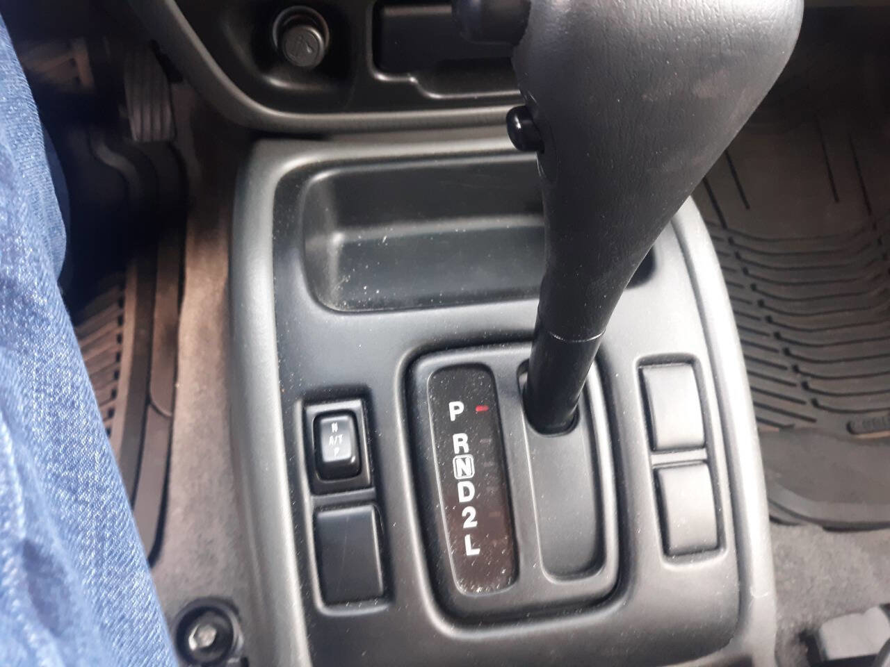 Used 2003 Chevrolet Tracker LT image 22