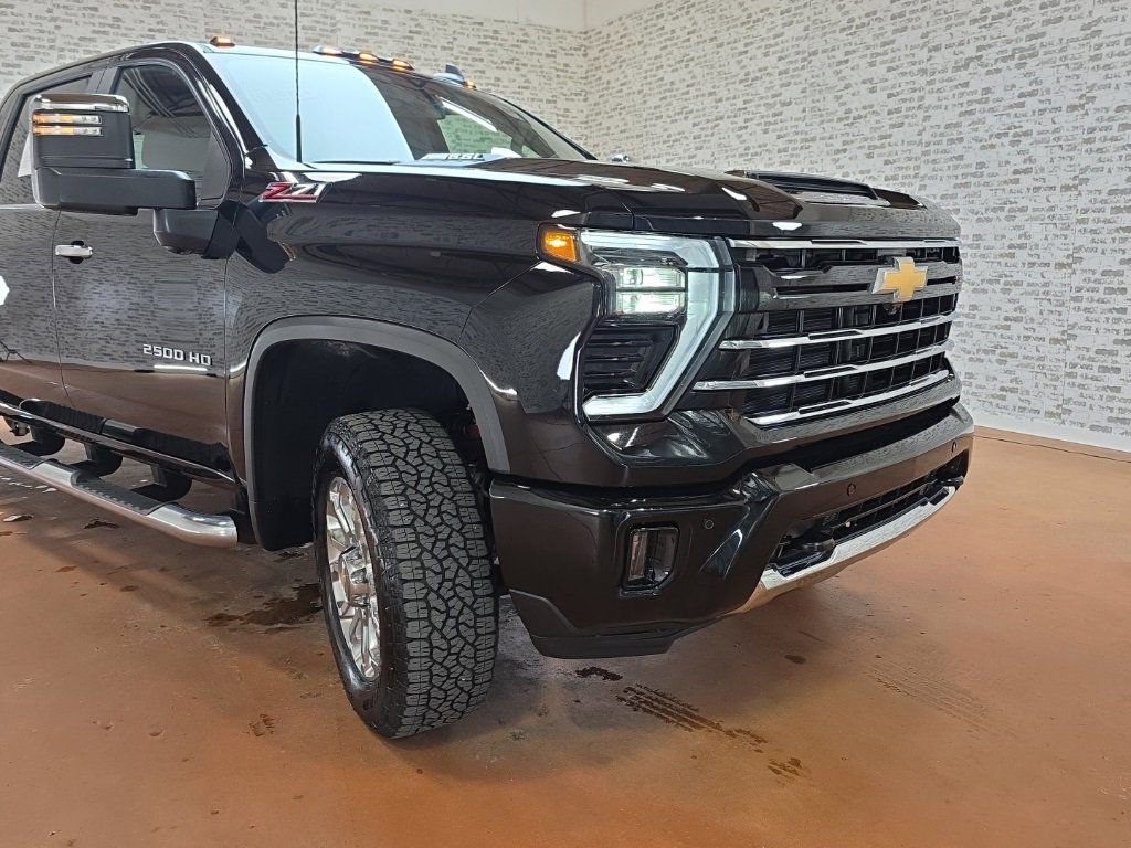 Used 2025 Chevrolet Silverado 2500 LT w/ Z71 Chrome Sport Edition image 10