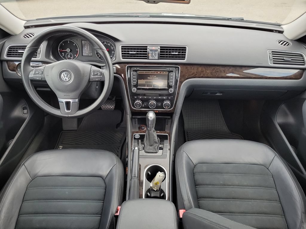 Used 2014 Volkswagen Passat TDI SEL Premium FWD image 9