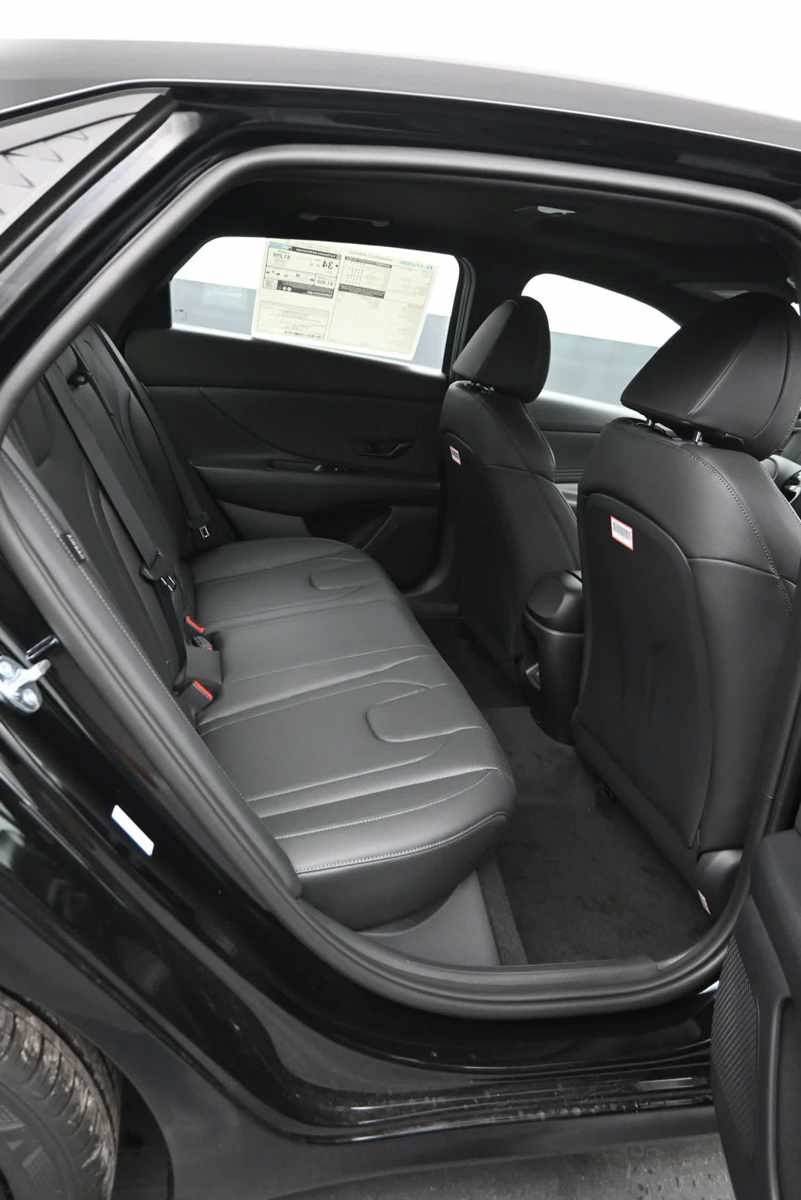 New 2026 Hyundai Elantra SEL Sport FWD image 12