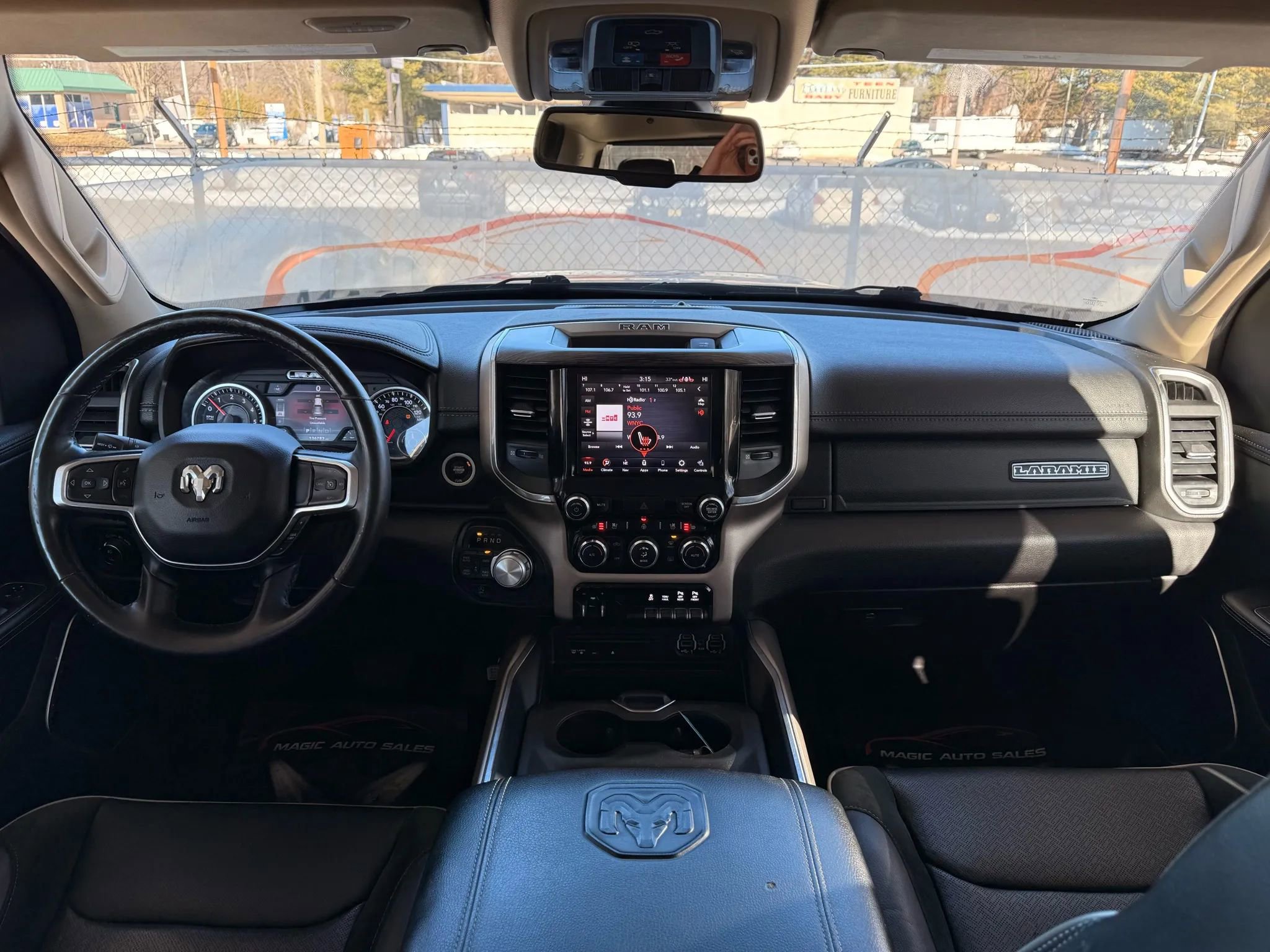 Used 2019 RAM 1500 Laramie AWD/4WD image 22